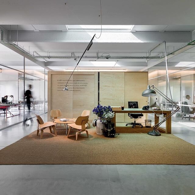 From our archives, the interior spaces of AKQA Venice. ⁣
During these times of change and uncertainty, the office space must adapt to new conditions: a flexible environment will be able to be transformed into new rearrangements and provide safety for more &lsquo;private&rsquo; workplaces.⁣
.⁣
ph. Paolo Belvedere⁣
.⁣
#archive