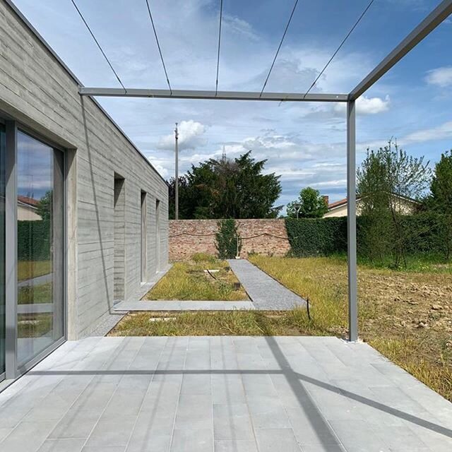 The concrete house near Treviso is about to be completed: just a few finishing touches for the outside and some adjustments in the interior setup.. we are excited to see the final result!⁣
.⁣
#workinprogress